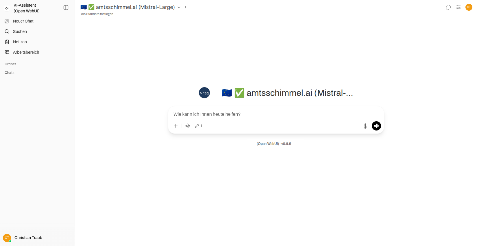 Die vertraute Oberfläche von amtsschimmel.ai — KI-Assistent für die Verwaltung mit Auswahl der Instanz und Eingabefeld